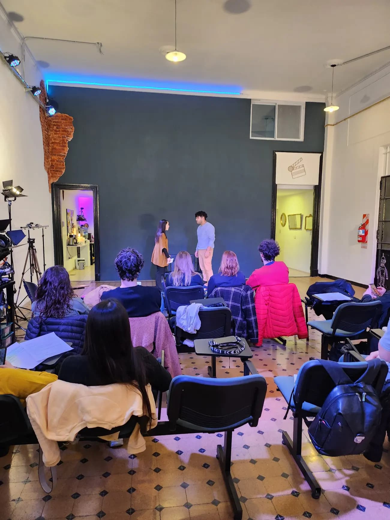Grupo de alumnos durante el registro de una escena